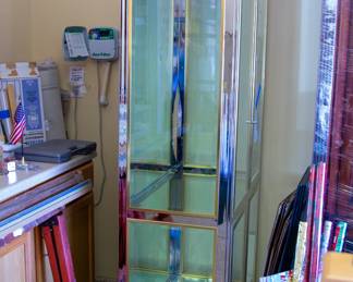 Elegant glass display case