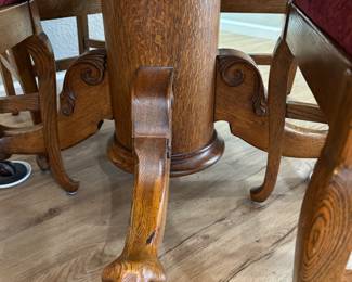 Carved center column claw foot dining table is true vintage