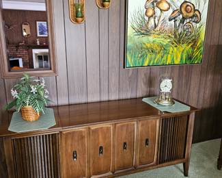 Zenith Console Stereo with Slatted Wood Speaker Covers
Excellent condition and works