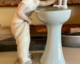 One of a few pieces of Lladro. No boxes 
