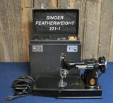 Singer 221-1 Featherweight Sewing Machine