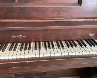 Vintage Wurlitzer Strad Piano