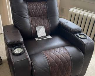 Signature Ashley Brand Leather Recliner, like new! 