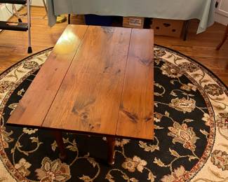Pine dropleaf coffee table.