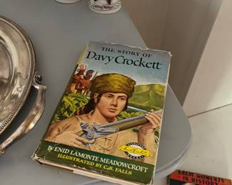 Vintage Davy Crockett book.