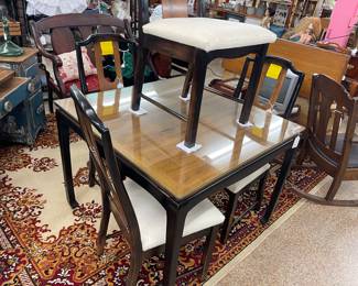 GAME TABLE WITH GLASS TOP AND 4 CHAIRS