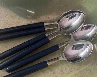 villeroy and boch  set of 6 soup /serving spoons  rare find 