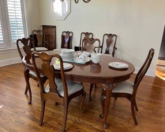 Beautiful dining room table with six chairs by white furniture company
This item is up for Pre Sale 
Contact Eva 704-605-6368 
Asking $650 obo