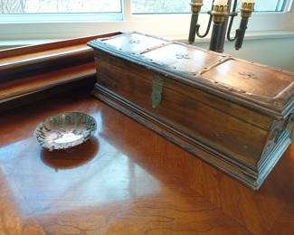 A treasure box! What's inside?