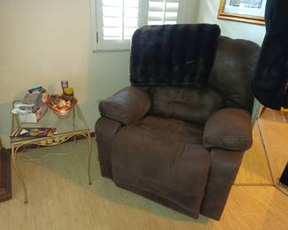 Leather recliner with electric power