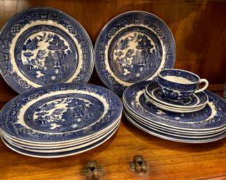 Blue Willow Dinner Plates 