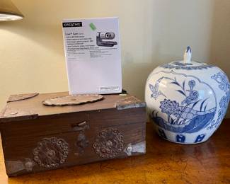 Blue and White  Birds Ginger Jar, Wooden Box, Creative Live Cam New