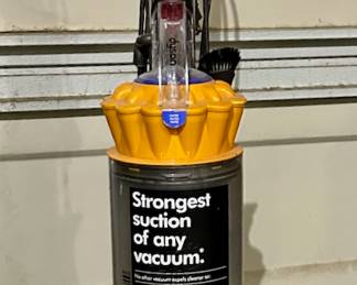 Almost new Dyson vacumn.