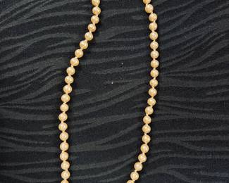 Vintage pearl necklaces (to be authenticated)