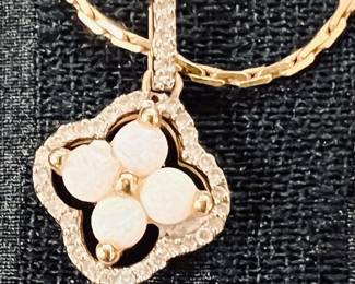 14K clover pendant (gemstones to be authenticated)