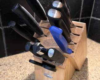 OXO knife block
