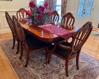 Walnut dining room table with 2 leafs and 6 chairs