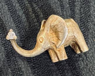 Elephant pendant (gemstone to be authenticated)