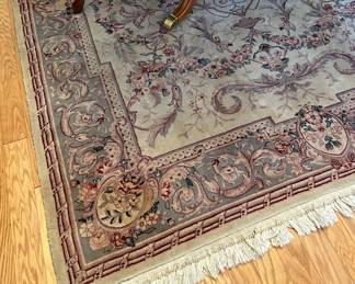 7x10' (approx) area rug