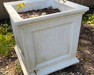 Resin planter (1 of 4)