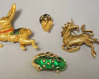 1222	ASSORTED ANIMAL PINS INCLUDING ALVA UNICORN, MUSUEM OF AMERICAN FOLK ART RABBIT, FROG AND FOX HEAD WITH RED STONE EYES
