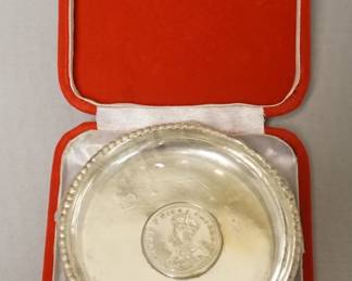 1266	1918 INDIA RUPEE SILVER DISH WITH COIN CENTER IN BOX, 1.83 TOZ
