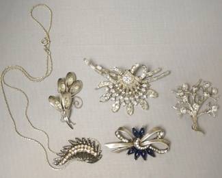 1257	STERLING SILVER RHINESTONE PIN ASSORTMENT INCLUDING UNMARKED PENDANT ON STERLING SILVER CHAIN
