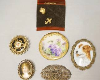 1225	ASSORTED VINTAGE PINS INCLUDING CAMEO AND CLUTCHETTES
