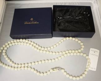 1211	BROOKS BROTHERS PEARL NECKLACE WITH STEERLING SILVER GEMSTONE CLASP AND BOX
