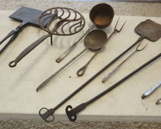 1207	GROUP OF ASSORTED ANTIQUE HAND FORGED KITCHEN ITEMS, INCLUDING UTENSILS, LADLES AND WAFFLE IRON
