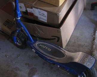 Razor Scooter Electric - Needs Charger