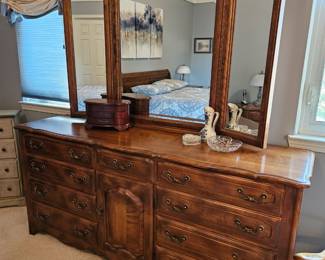 $160 Ethan Allen Country French Dresser w/ mirror, 72"