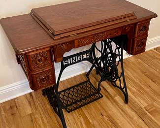 Singer sewing table $125
29hx36wx18d
