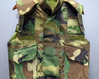 Military Camo Body Armor Protective Vest, Size Medium