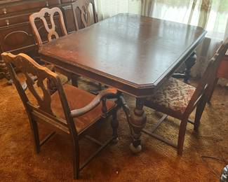 Wooden Dining Table w 4 Chairs