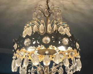  001 Stunning Gold Toned Chandelier