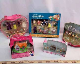 DISNEYS SNOW WHITE