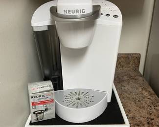 KEURIG Coffee Maker w/Coffee Packs!