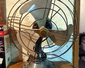 Antique General Electric 12" Table Fan, Powers On