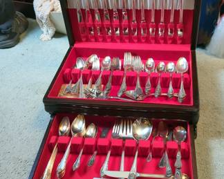 Rogers Bros 1847 Remembrance Flatware In Felt Lined Wood Storage Case, Approx Qty 100 Pieces