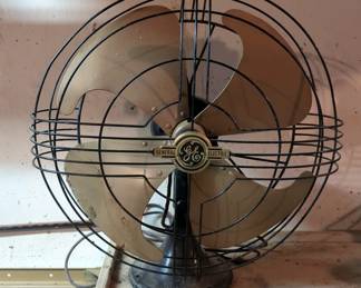 Antique General Electric 18" Table Top Fan, Powers On
