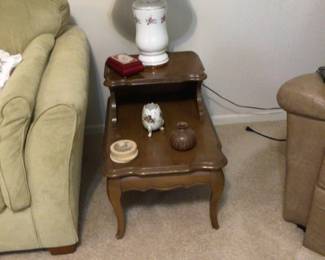 125. MCM 2 tier end table