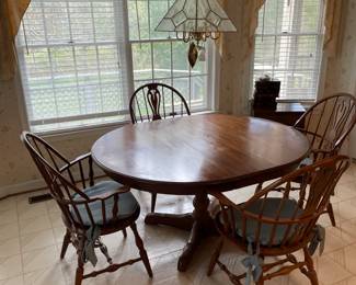 Hitchcock Dining table & leaf. 2 captain & 4 side chairs