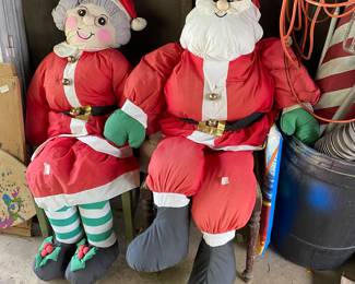 Santa & Mrs. Claus on bench 