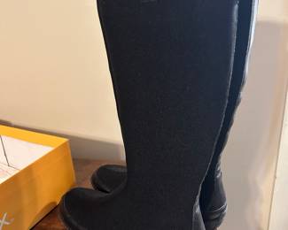 Blackberry tall boots - women’s
Size 9 1/2