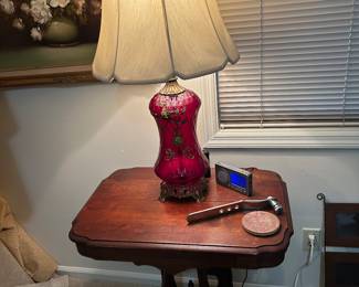 Gorgeous table and lamp