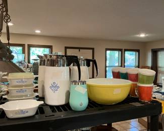 3 different vintage Corning ware coffee pots with all the works, Pyrex bowl & set of vintage plastic coffee cups 