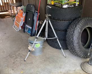 Chairs, set of 5 tires - 1 is new, tripod 