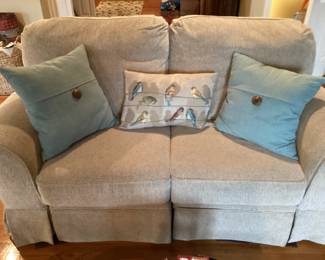 LOVE SEAT RECLINES ON BOTH ENDS