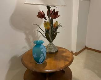 Nice end table, lamp and vase